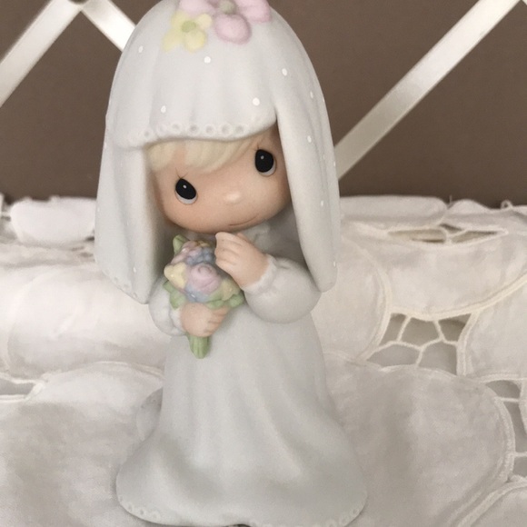 Precious Moments Figurines - Picture 2 of 10